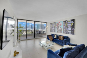 Iconic! Miami Skyline & Water Views